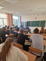 специалистами службы занятости населения в рамках мероприятий, посвященных Всероссийскому Дню правовой помощи детям - фото - 3