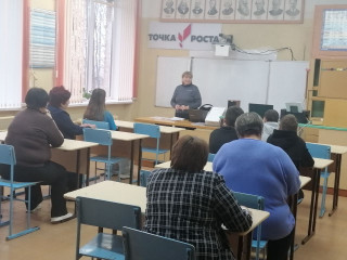 11 декабря 2025 года в МБОУ Коробецкая средняя школа, специалистами службы занятости населения в рамках мероприятий, посвященных Дню прав человека, проведен Молодёжный клуб «Мой выбор – первая профессия» - фото - 3