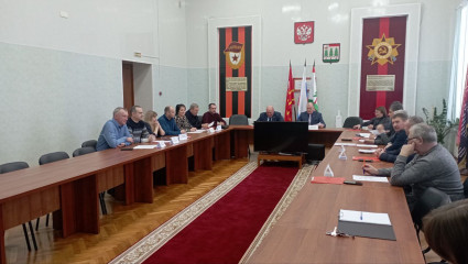 29 января 2026 года состоялось заседание Ельнинского окружного Совета депутатов. Вел заседание председатель Ельнинского окружного Совета депутатов Левченков Владимир Евгеньевич - фото - 1