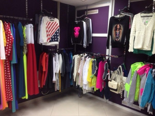 магазин женской молодежной одежды - фото - 1