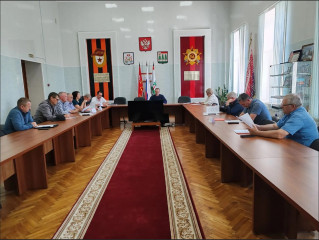 16 июня 2026 года состоялось заседание Ельнинского окружного Совета депутатов. Вел заседание и.о. председателя Ельнинского окружного Совета депутатов Балан Сергей Федорович - фото - 1
