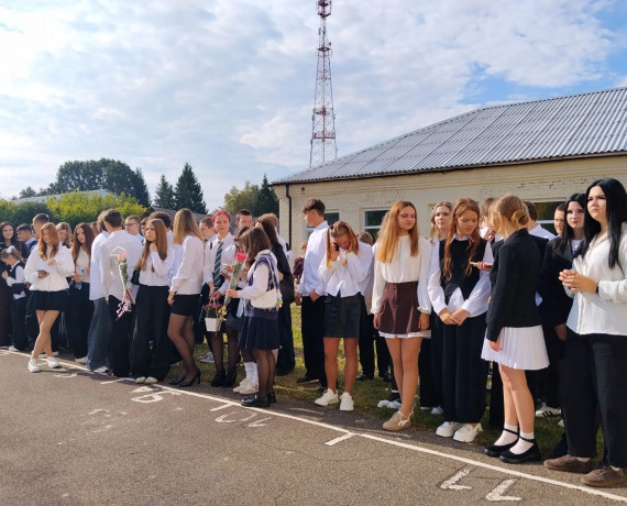 торжественными линейками начался новый учебный год в трёх школах города Ельня - фото - 6